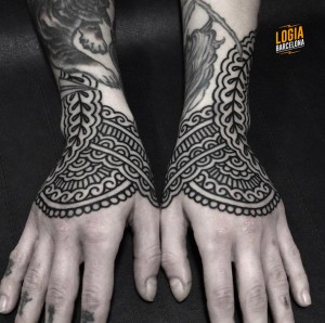 tatuaje_manos_ornamental_espiga_Logia_Barcelona_Willian_Spindola